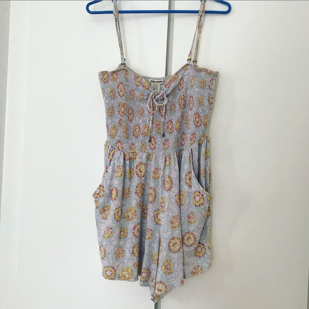 💐Billabong Floral Romper With Removable Straps💐
